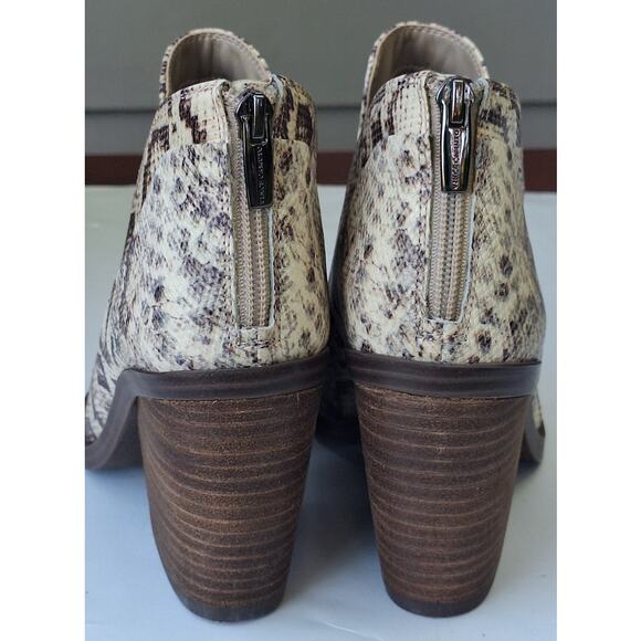 VINCE CAMUTO Gradina Snakeskin Leather Block Heel  Bootie Ankle Boot 7.5 Fall - Picture 9 of 11